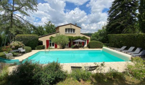 Belle villa avec piscine et parc très calme - 30' de Lyon